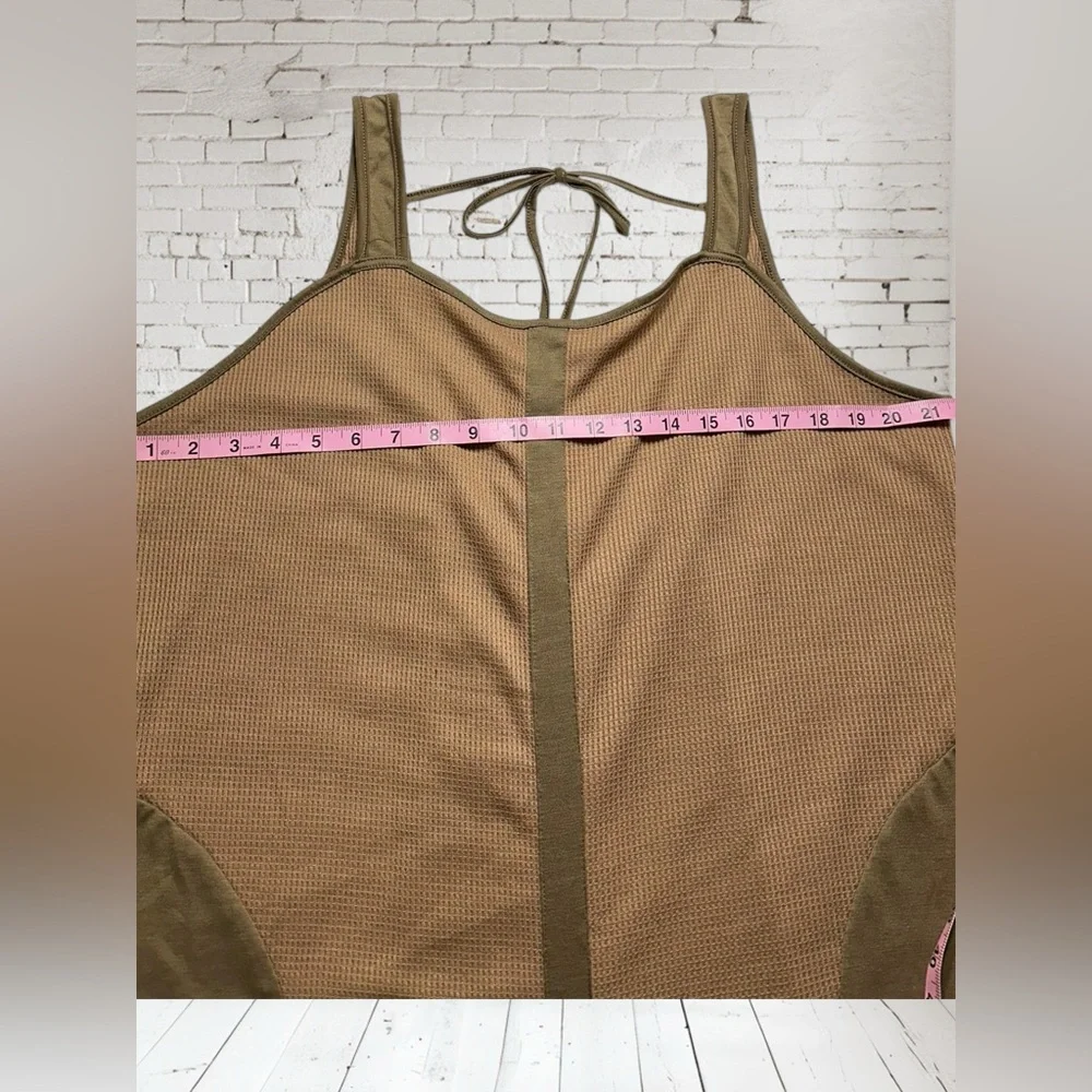 Jumpsuit/Onesie. Two Tone (unbranded) Size 2XL - runs small